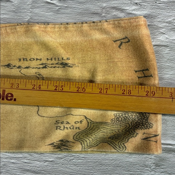 Lord Of The Rings Map Infinity Scarf - Picture 10 of 10